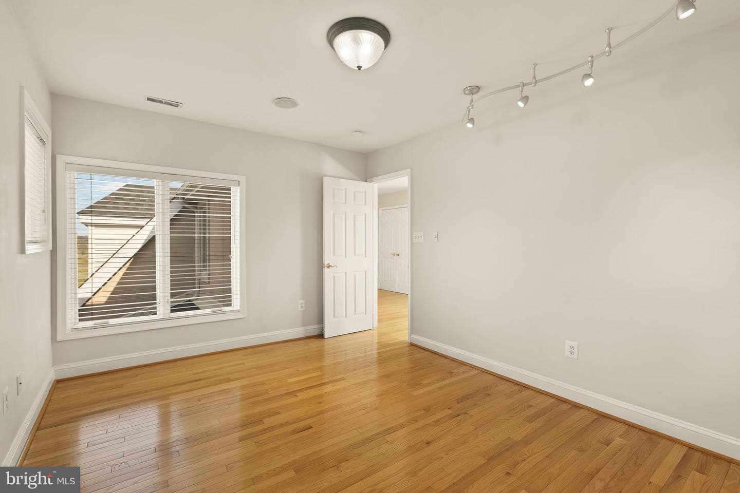20407 Peach Tree Road photo 29
