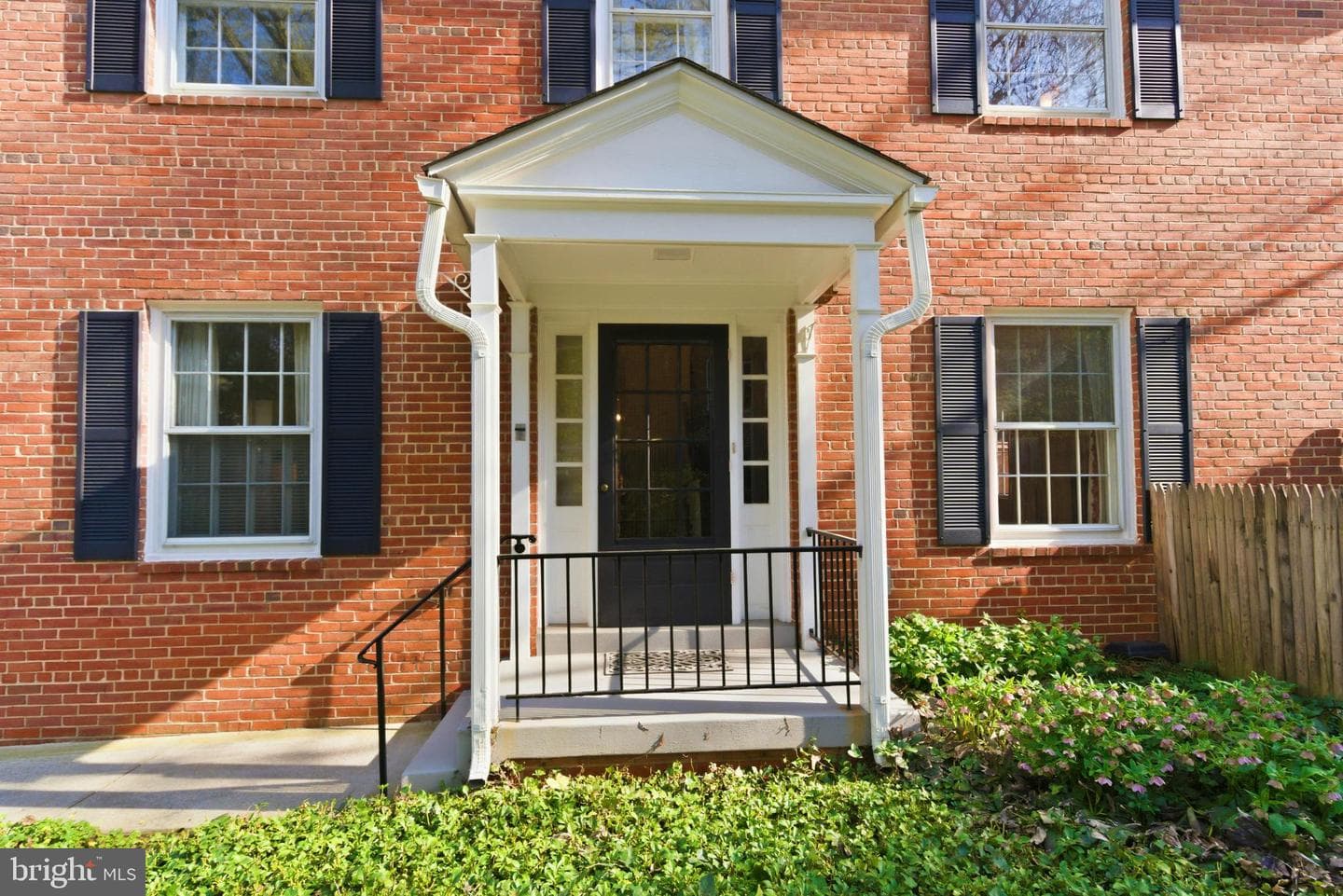 3512 Hamlet Place photo 2