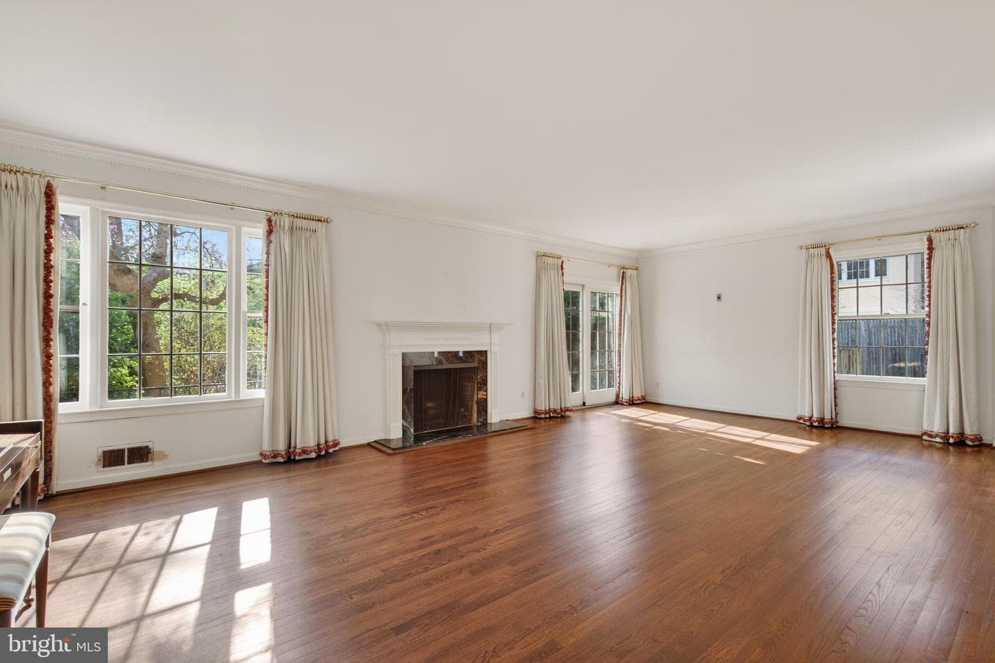 3512 Hamlet Place photo 9
