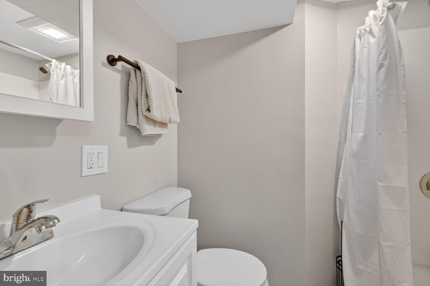 1501 Bradley Avenue photo 23