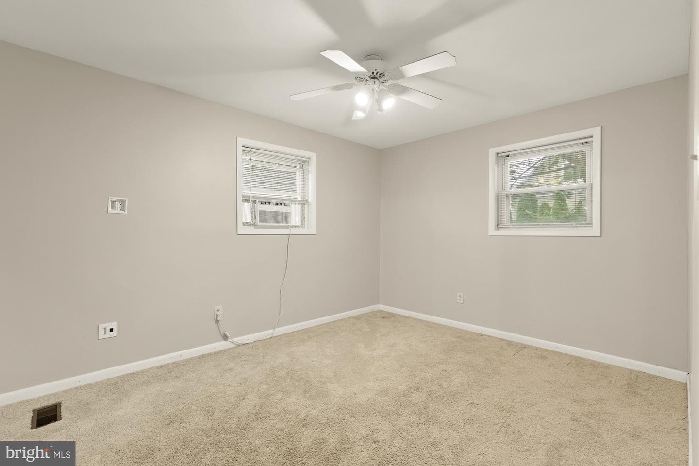 10107 Dickens Avenue photo 13