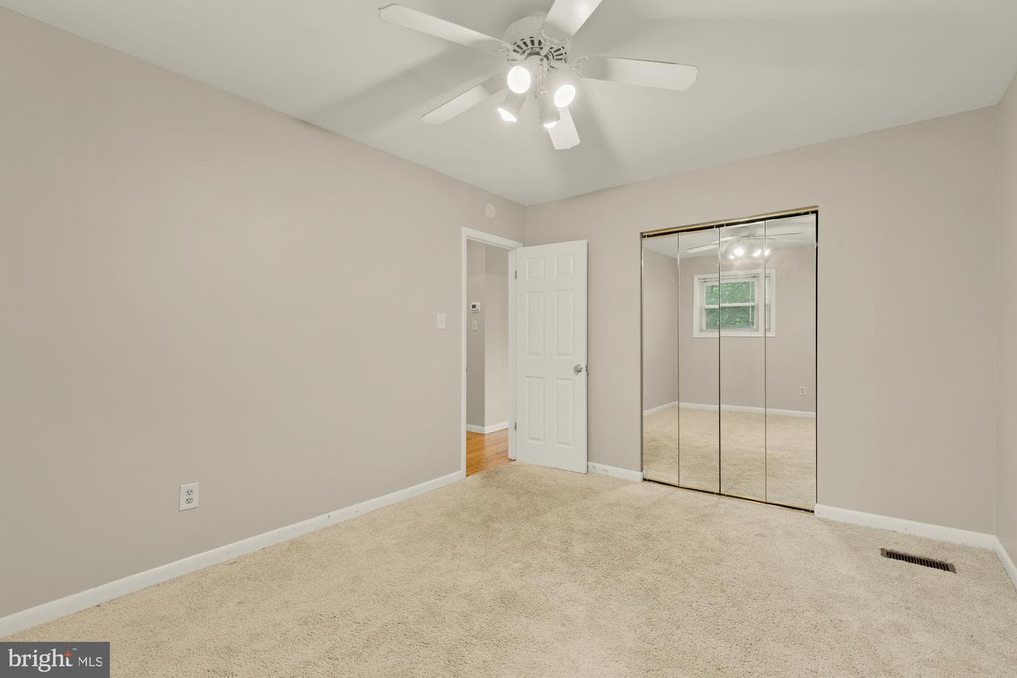 10107 Dickens Avenue photo 14