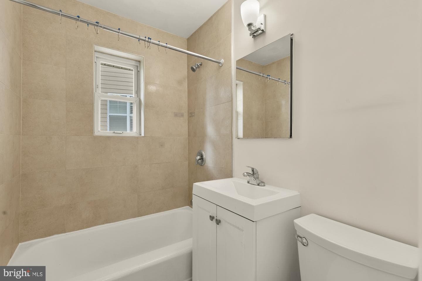 10107 Dickens Avenue photo 15