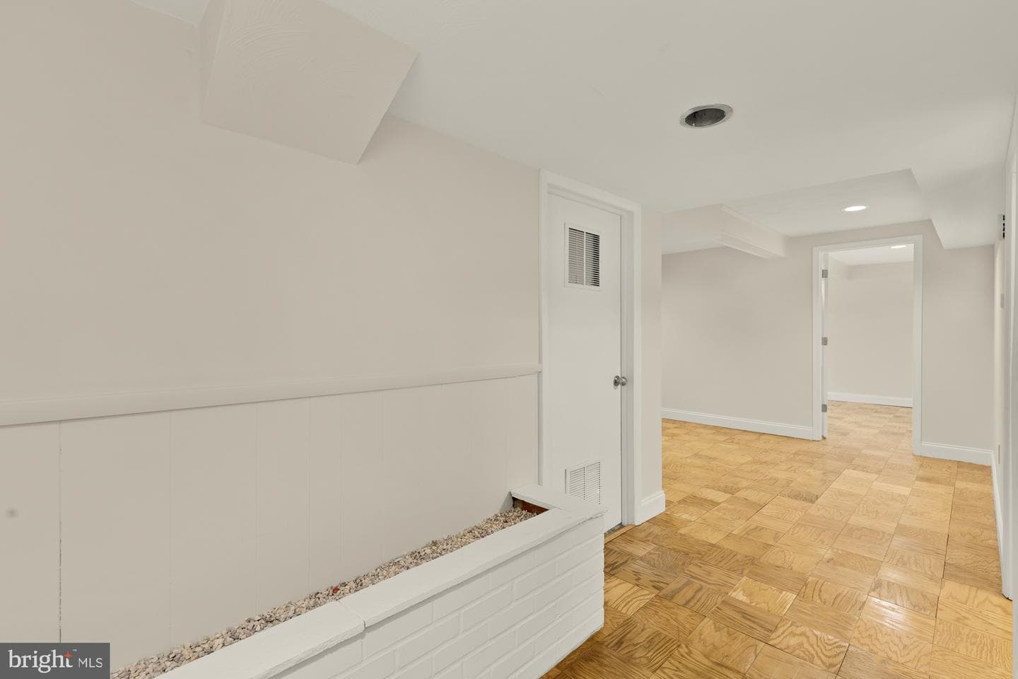 10107 Dickens Avenue photo 19