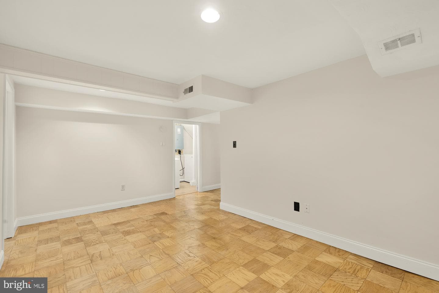 10107 Dickens Avenue photo 21