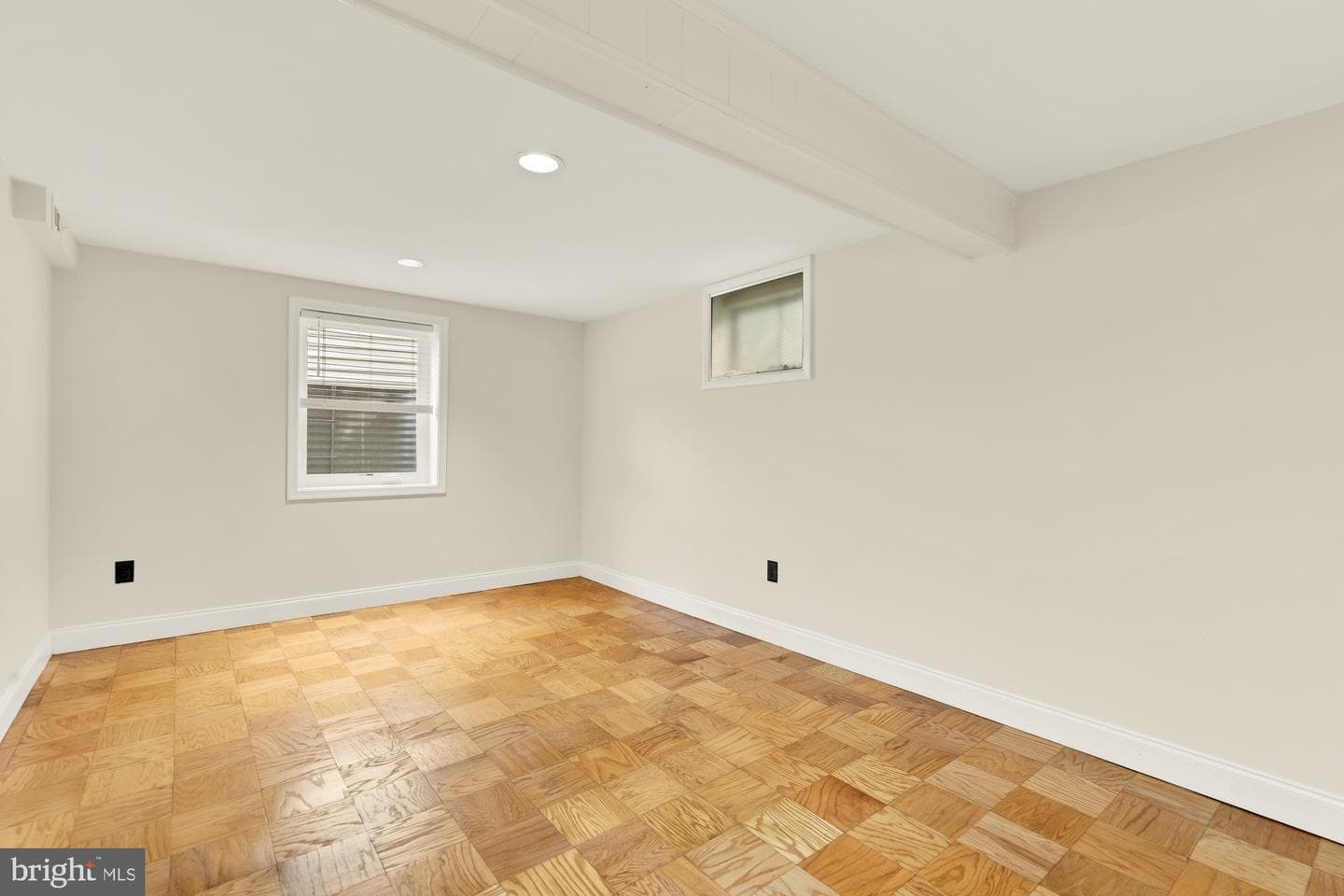 10107 Dickens Avenue photo 22