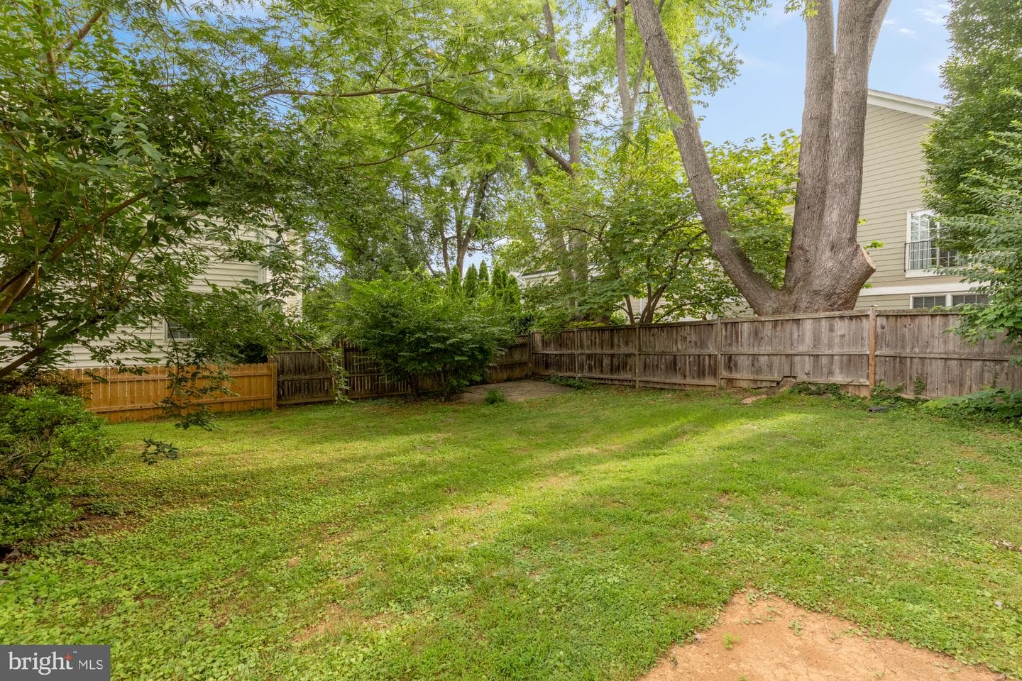10107 Dickens Avenue photo 3