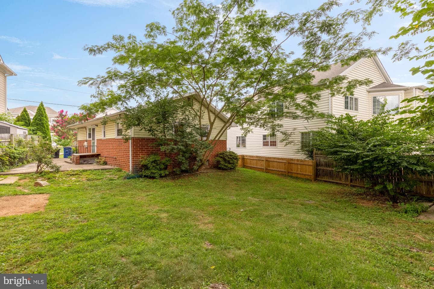 10107 Dickens Avenue photo 4