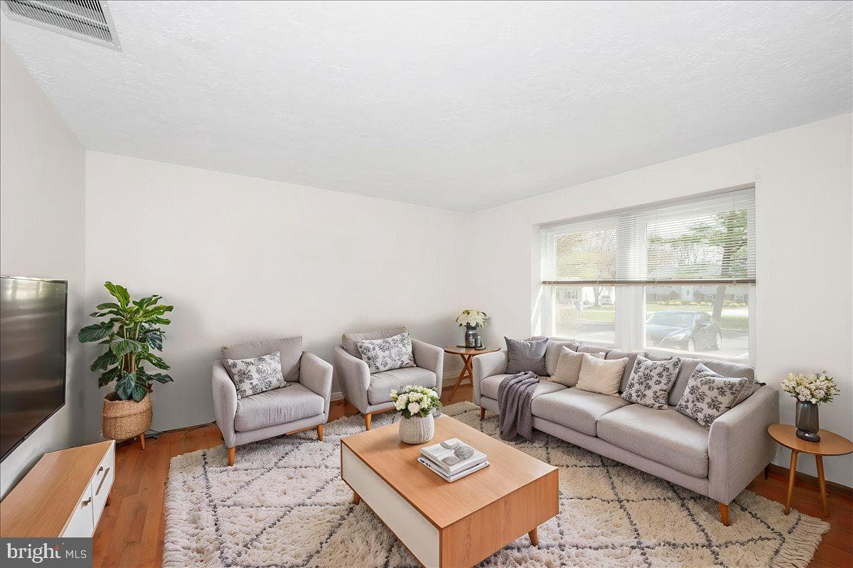 24224 Newbury Road photo 6