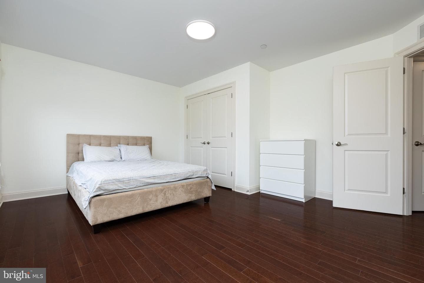 215 N Van Buren Street photo 104
