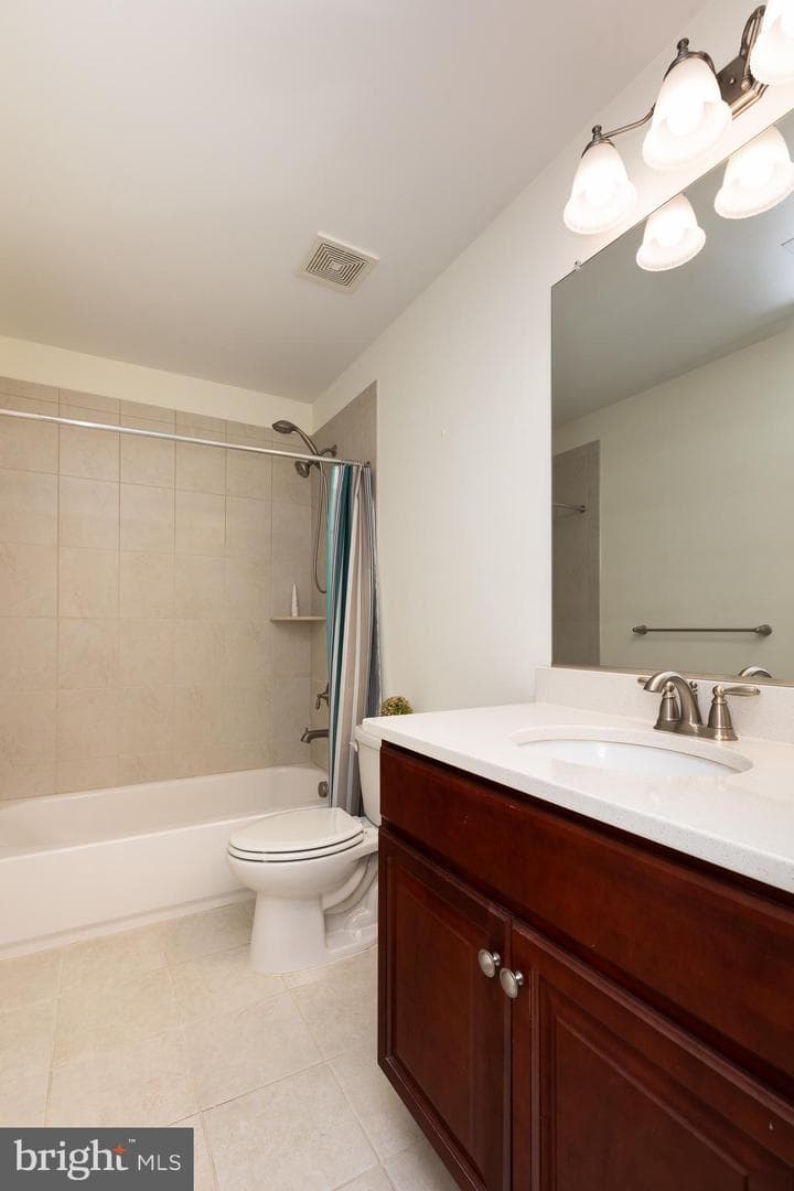 215 N Van Buren Street photo 108