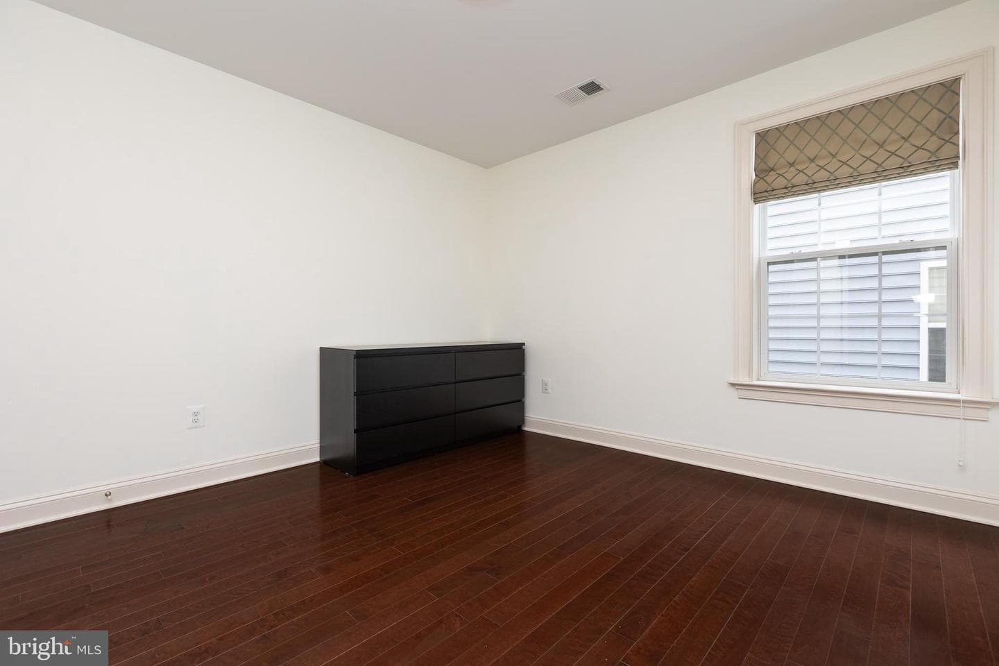 215 N Van Buren Street photo 109