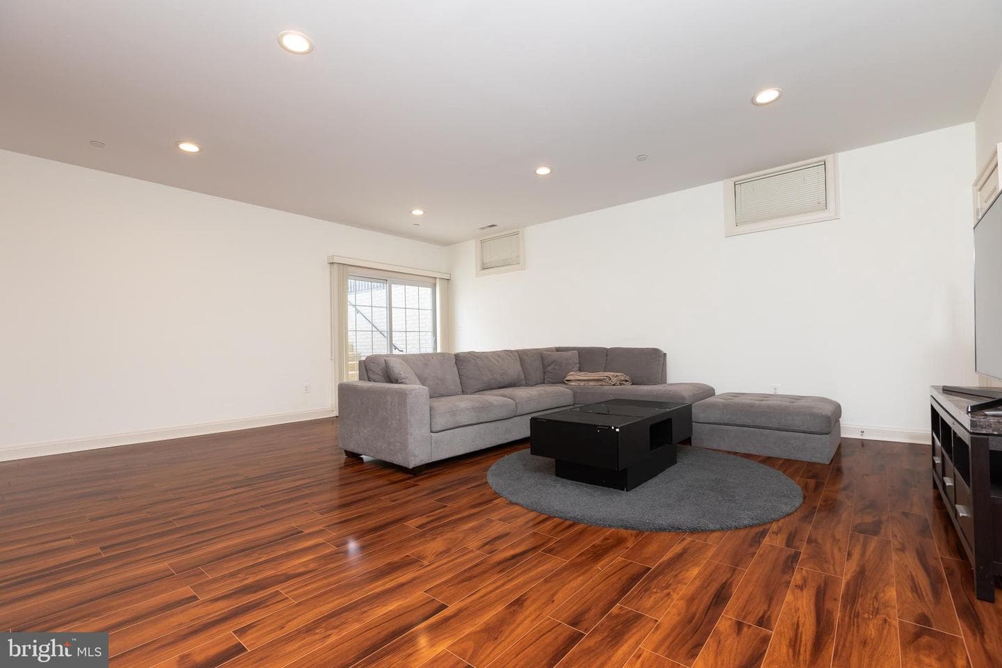 215 N Van Buren Street photo 112