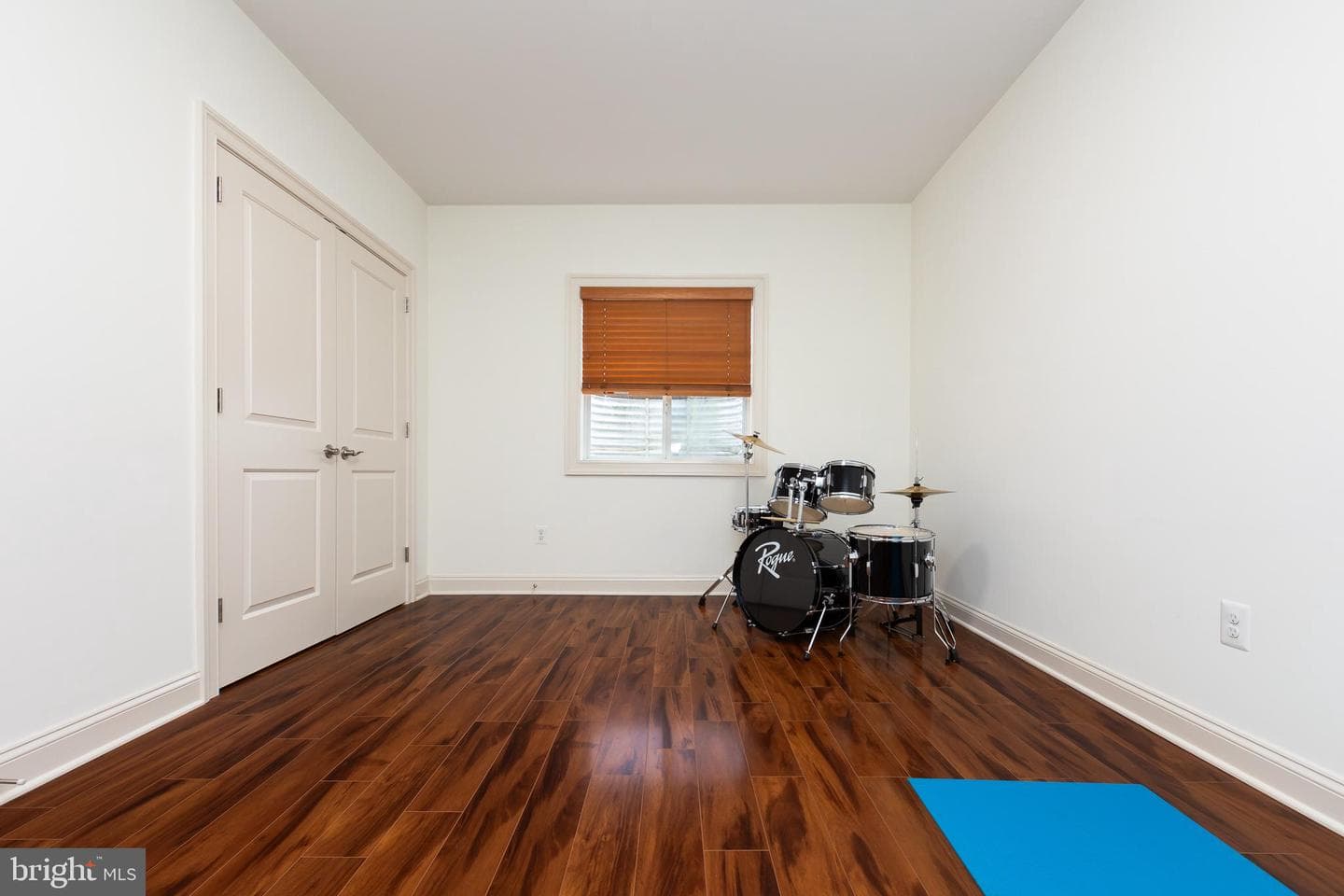 215 N Van Buren Street photo 121