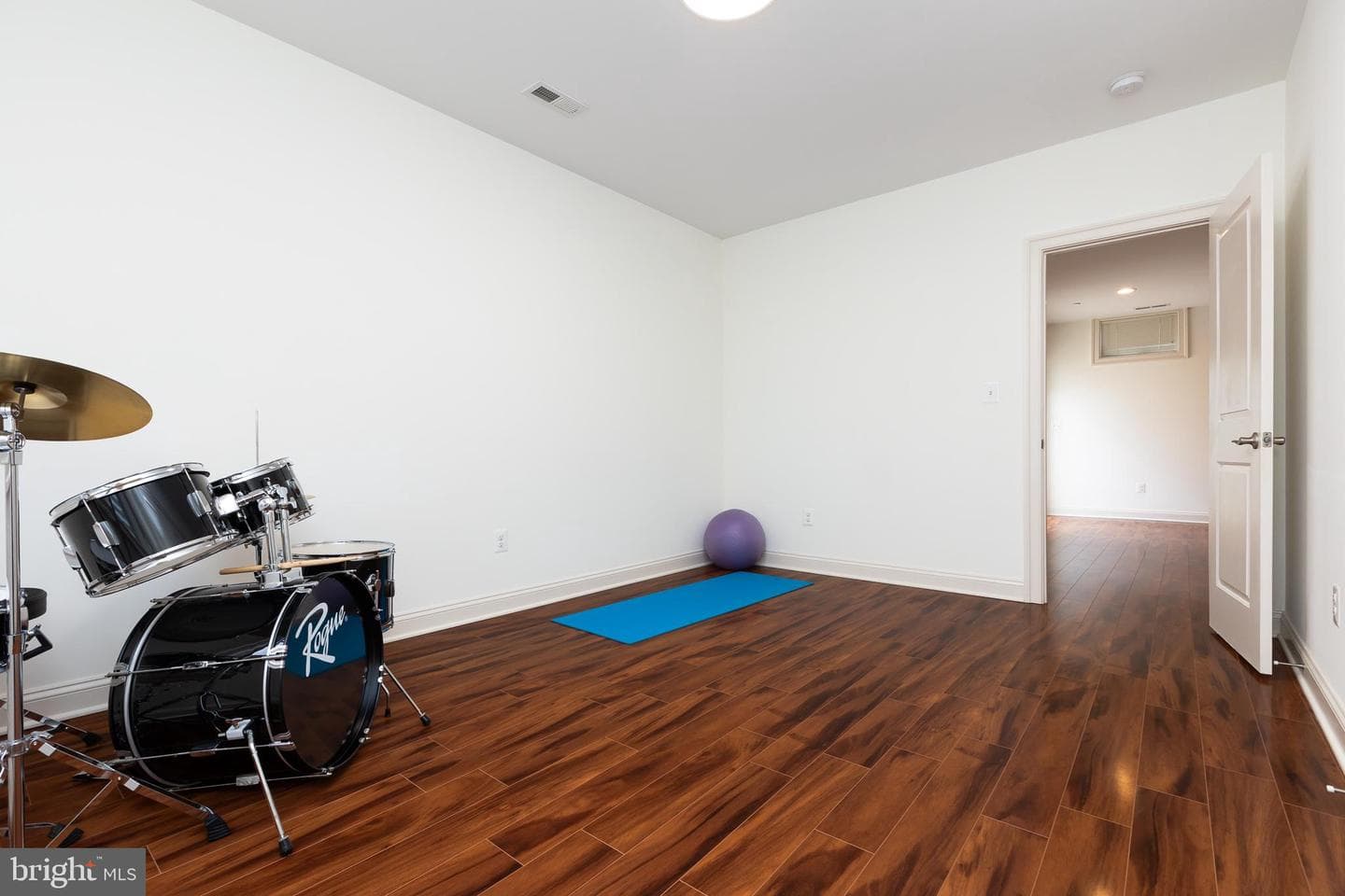 215 N Van Buren Street photo 122