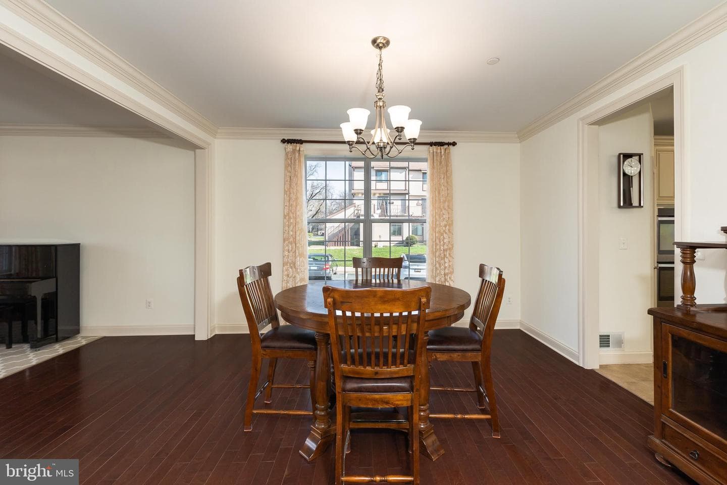 215 N Van Buren Street photo 43