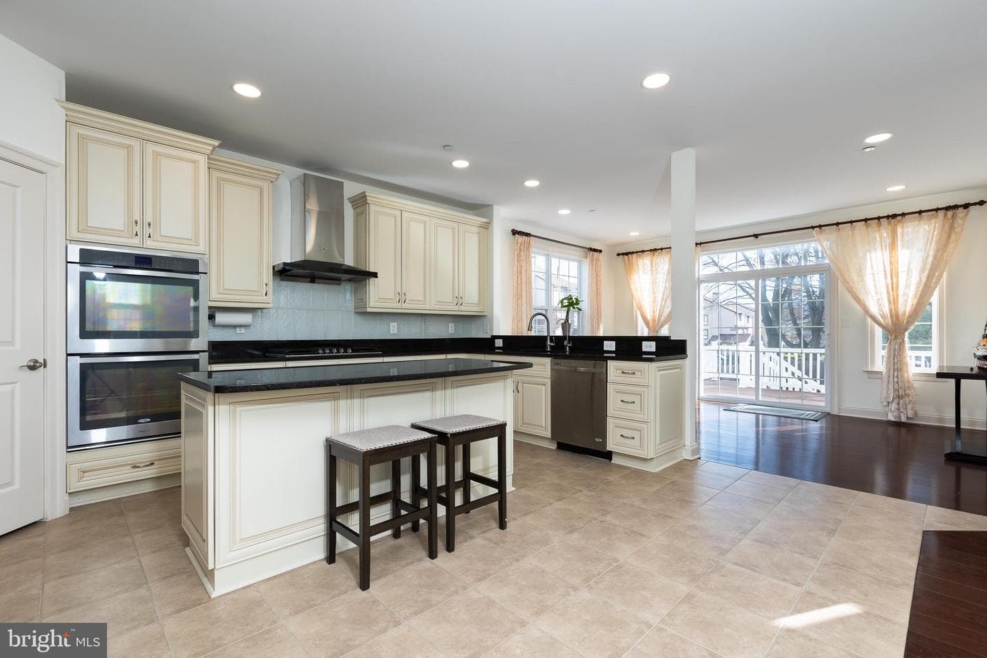 215 N Van Buren Street photo 49
