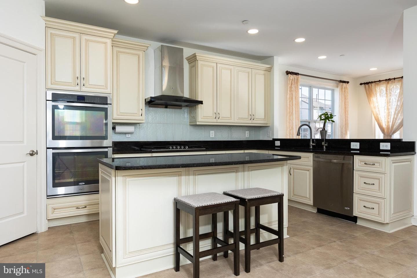 215 N Van Buren Street photo 50