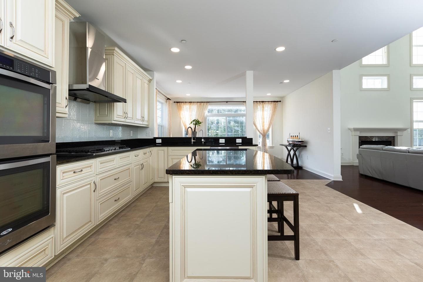 215 N Van Buren Street photo 51