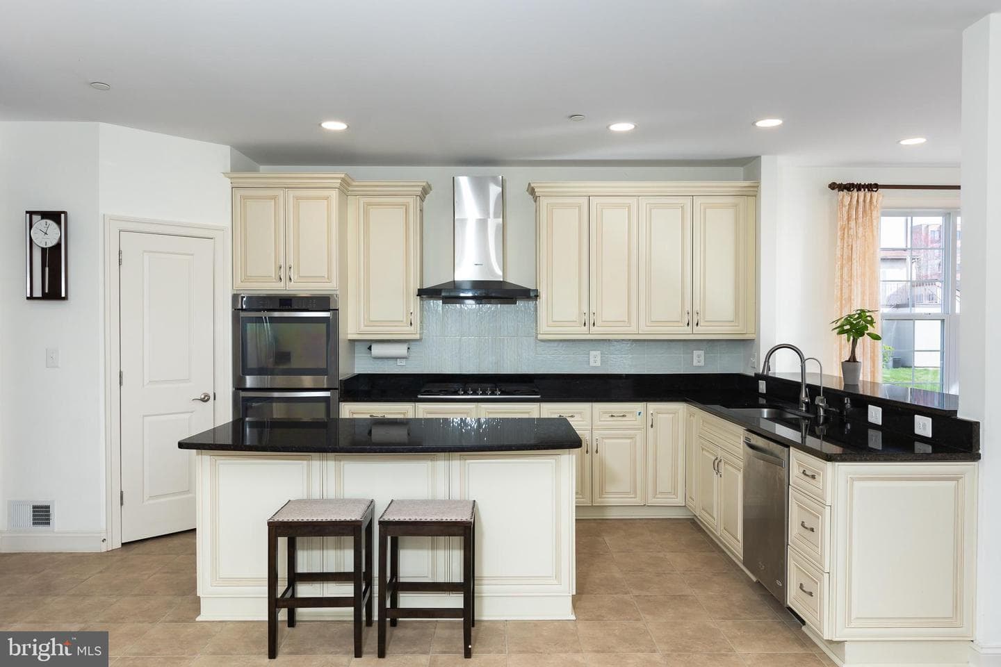 215 N Van Buren Street photo 54