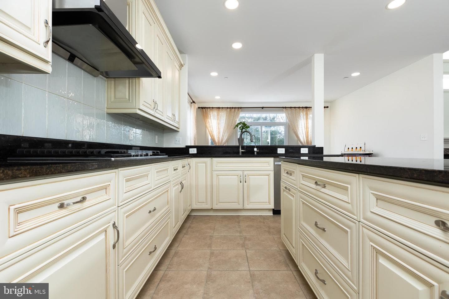 215 N Van Buren Street photo 60