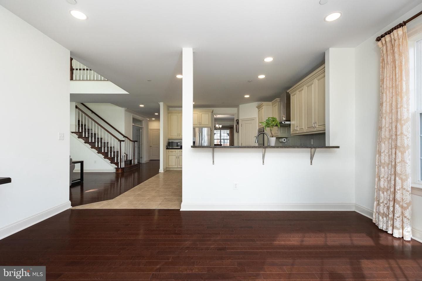 215 N Van Buren Street photo 66