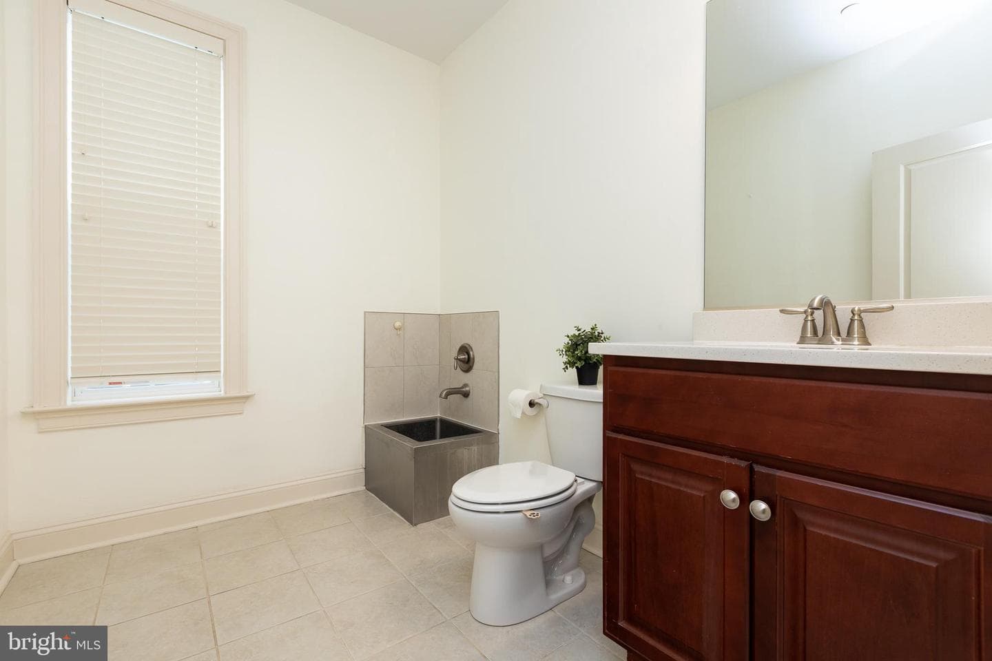 215 N Van Buren Street photo 79