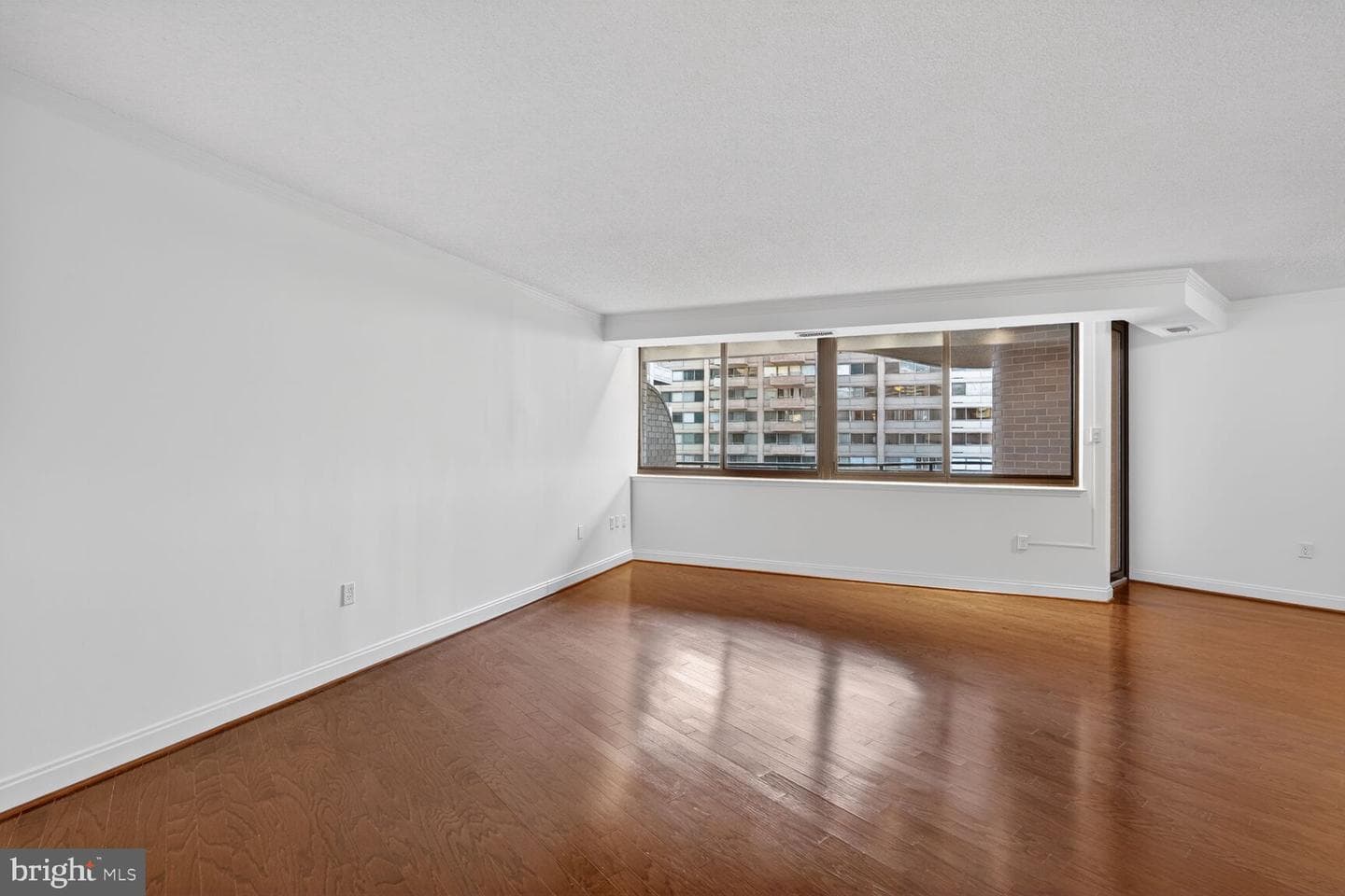 4550 N Park Avenue N #914, Chevy Chase