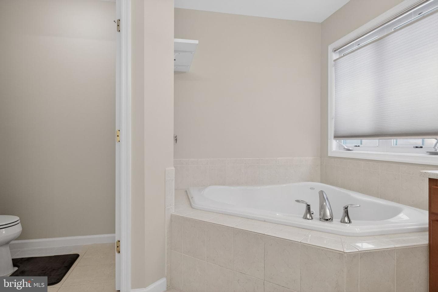 809 Royal Crescent photo 24