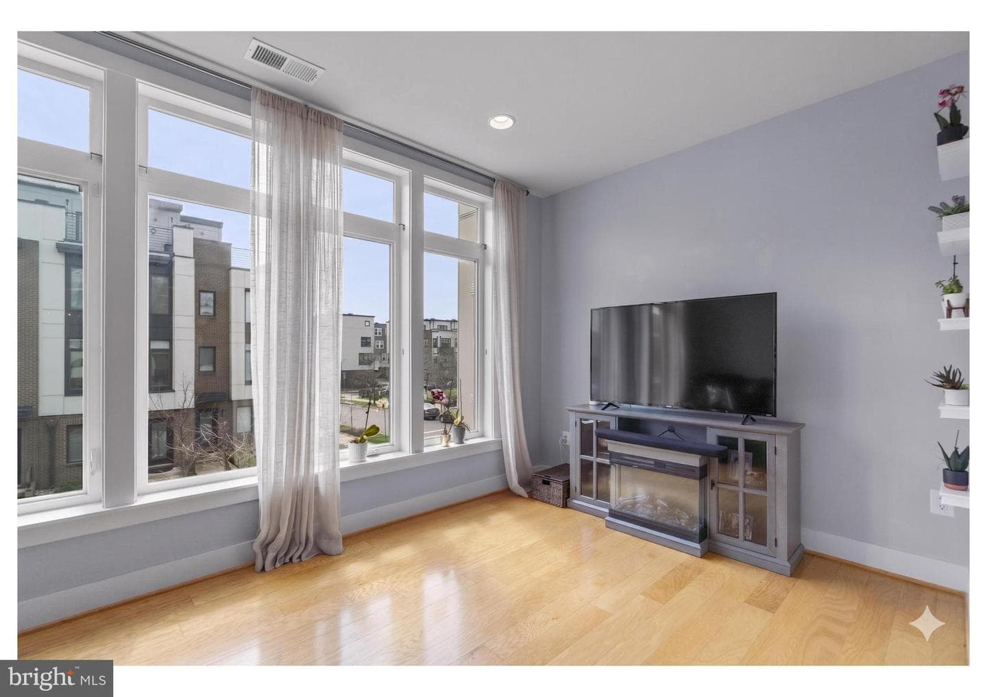 8087 Tribeca Street photo 10