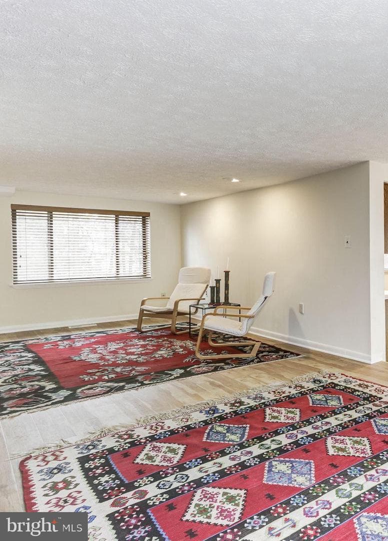 327 S Horners Lane photo 12