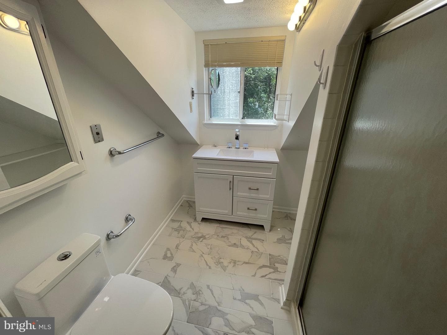 327 S Horners Lane photo 18