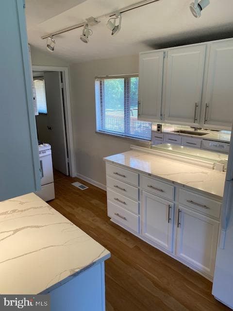 327 S Horners Lane photo 20