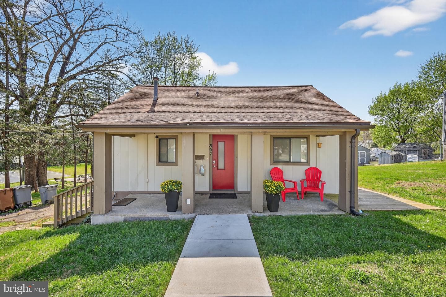 327 S Horners Lane photo 3