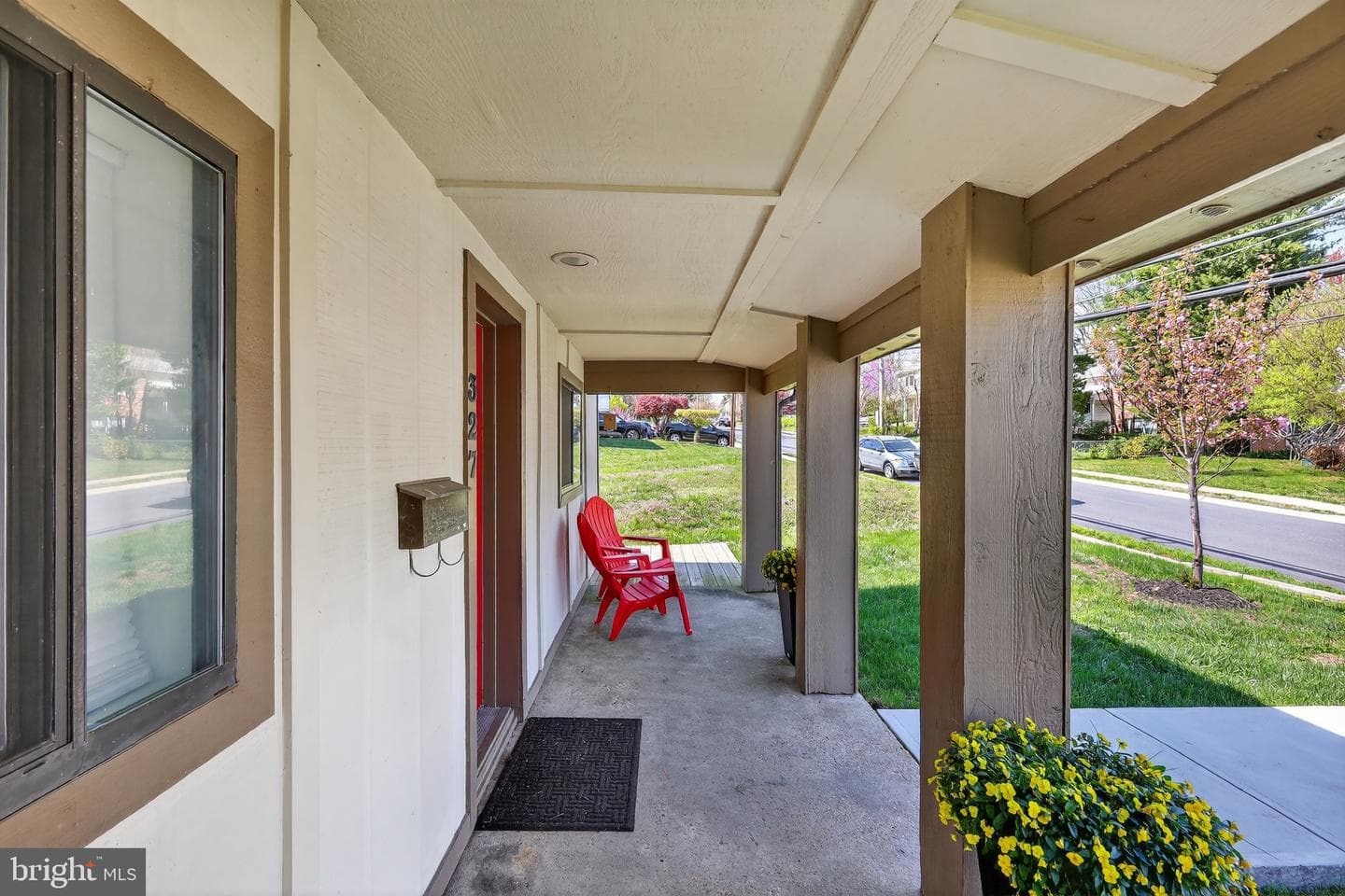 327 S Horners Lane photo 4