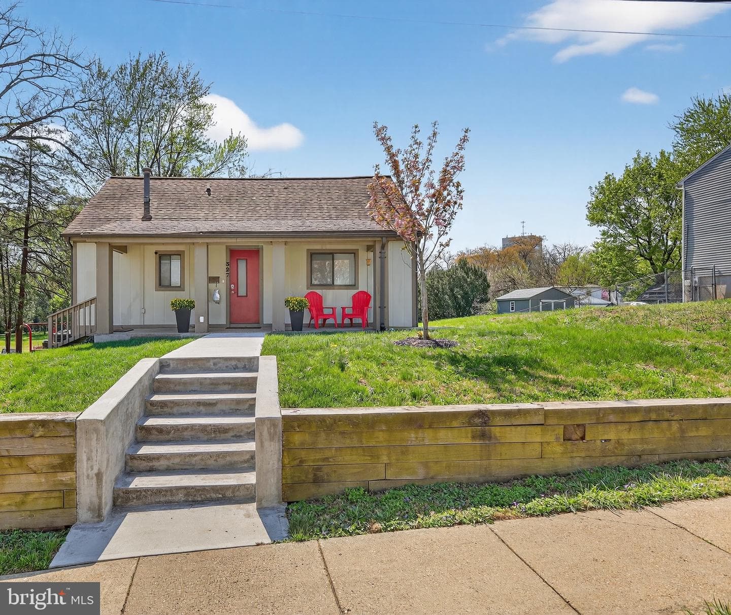 327 S Horners Lane photo 45