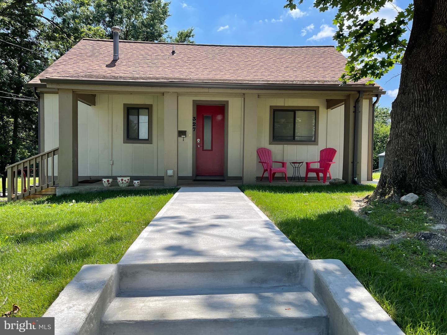 327 S Horners Lane photo 67