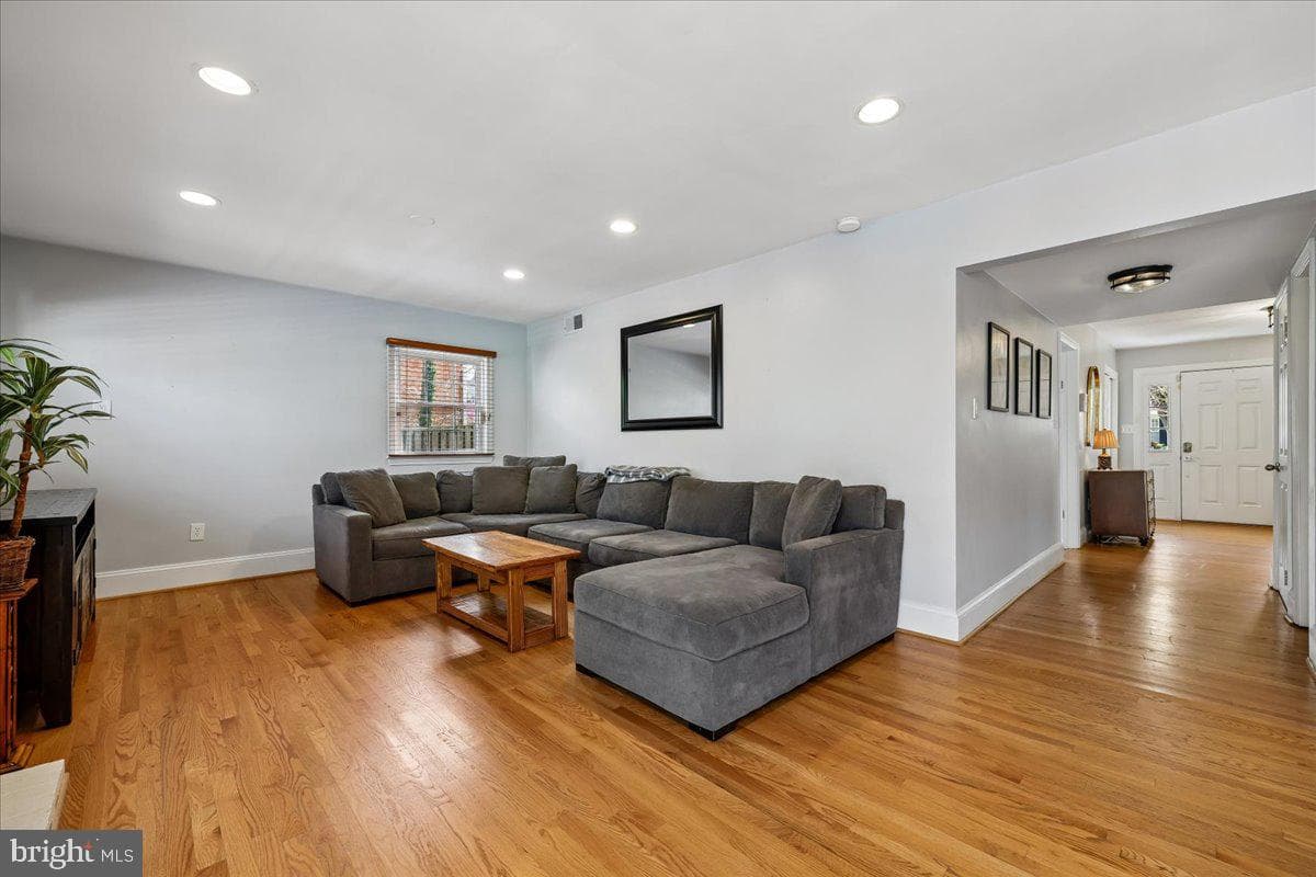 8101 Whittier Boulevard photo 16