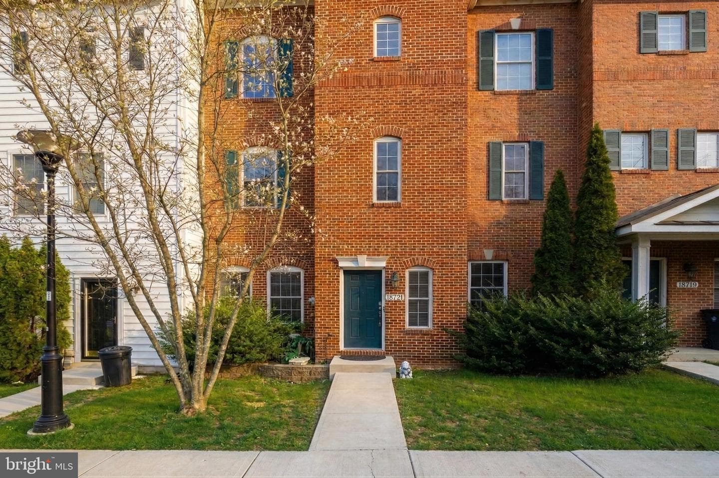 18721 Falling River Drive photo 2