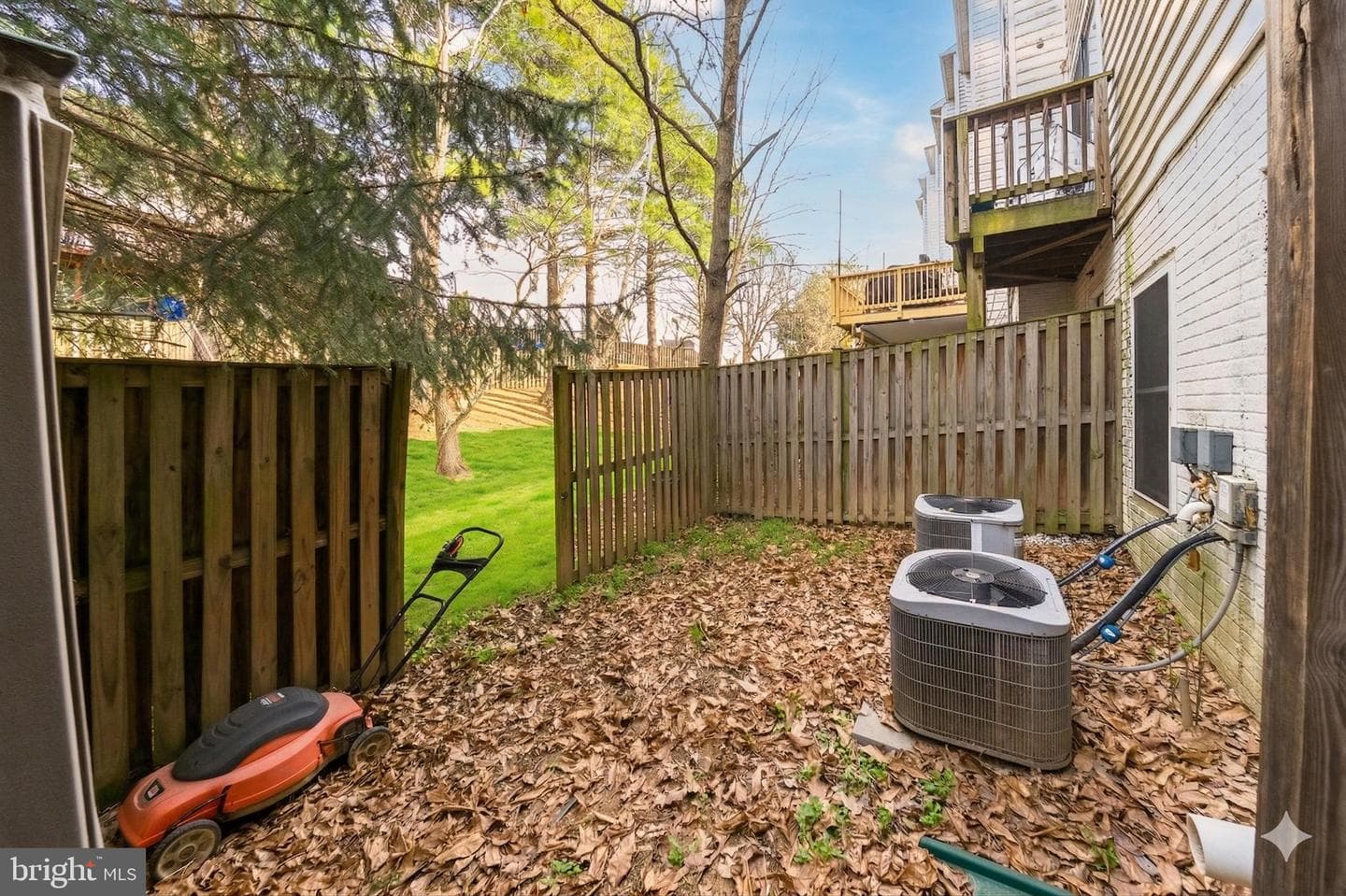 18721 Falling River Drive photo 20