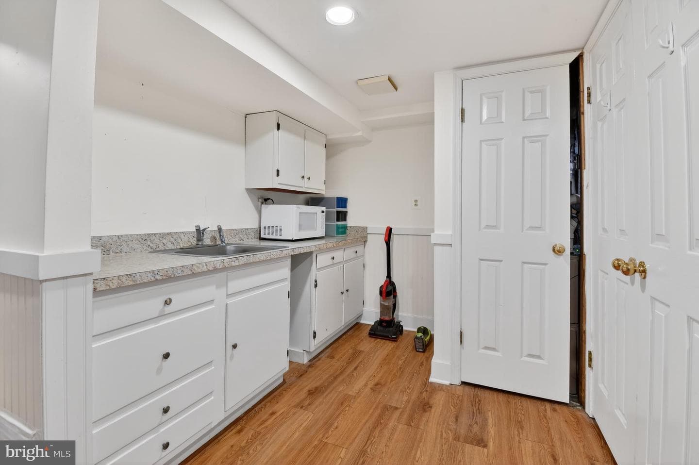 8306 Queen Annes Drive photo 18
