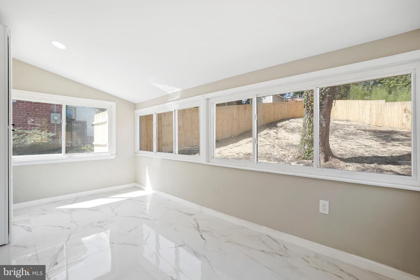 4603 Iris Place photo 10