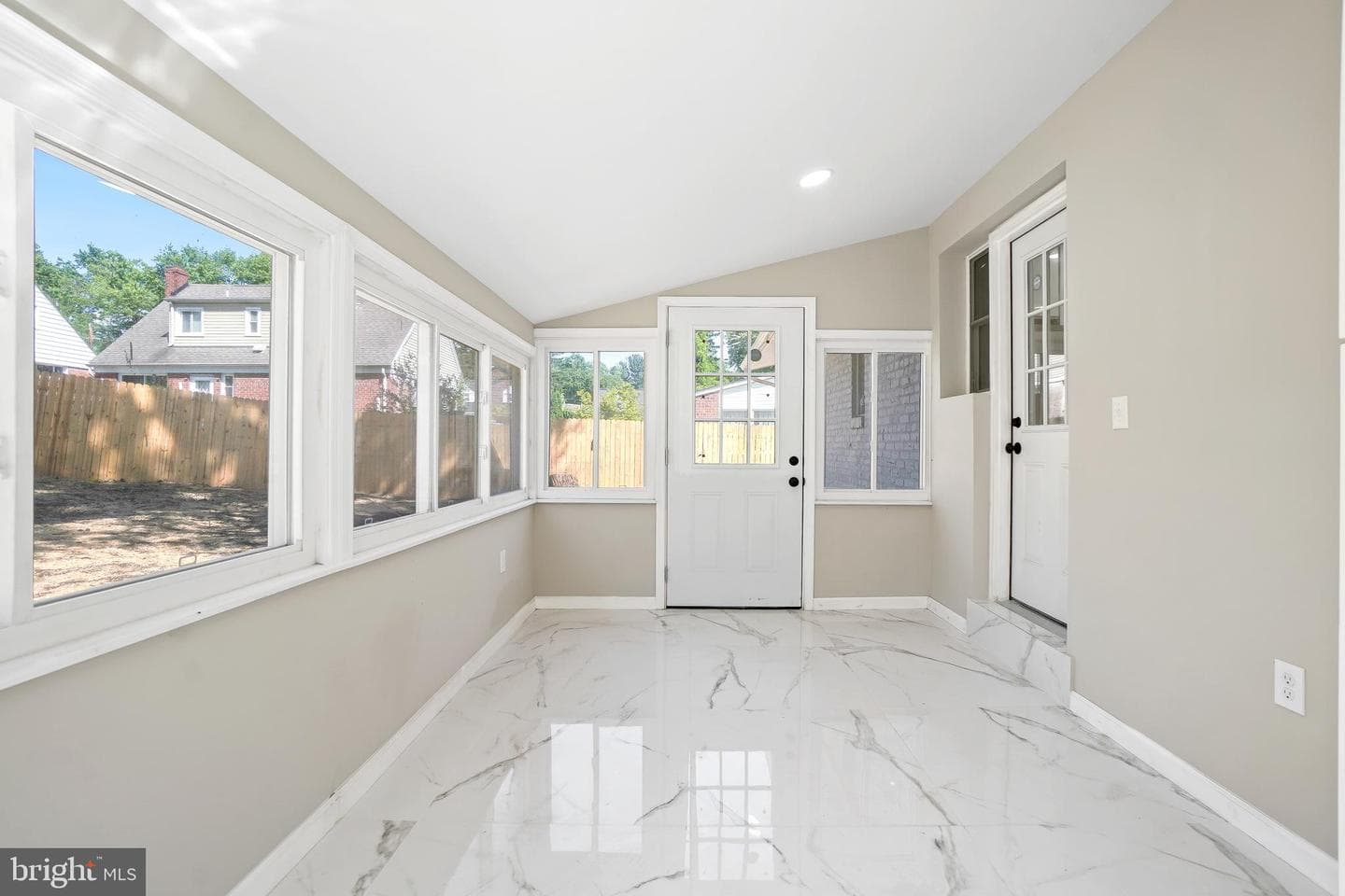 4603 Iris Place photo 11