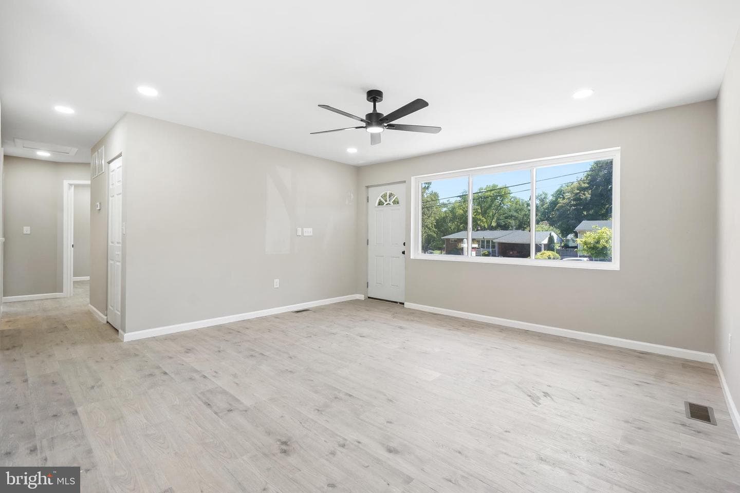 4603 Iris Place photo 5