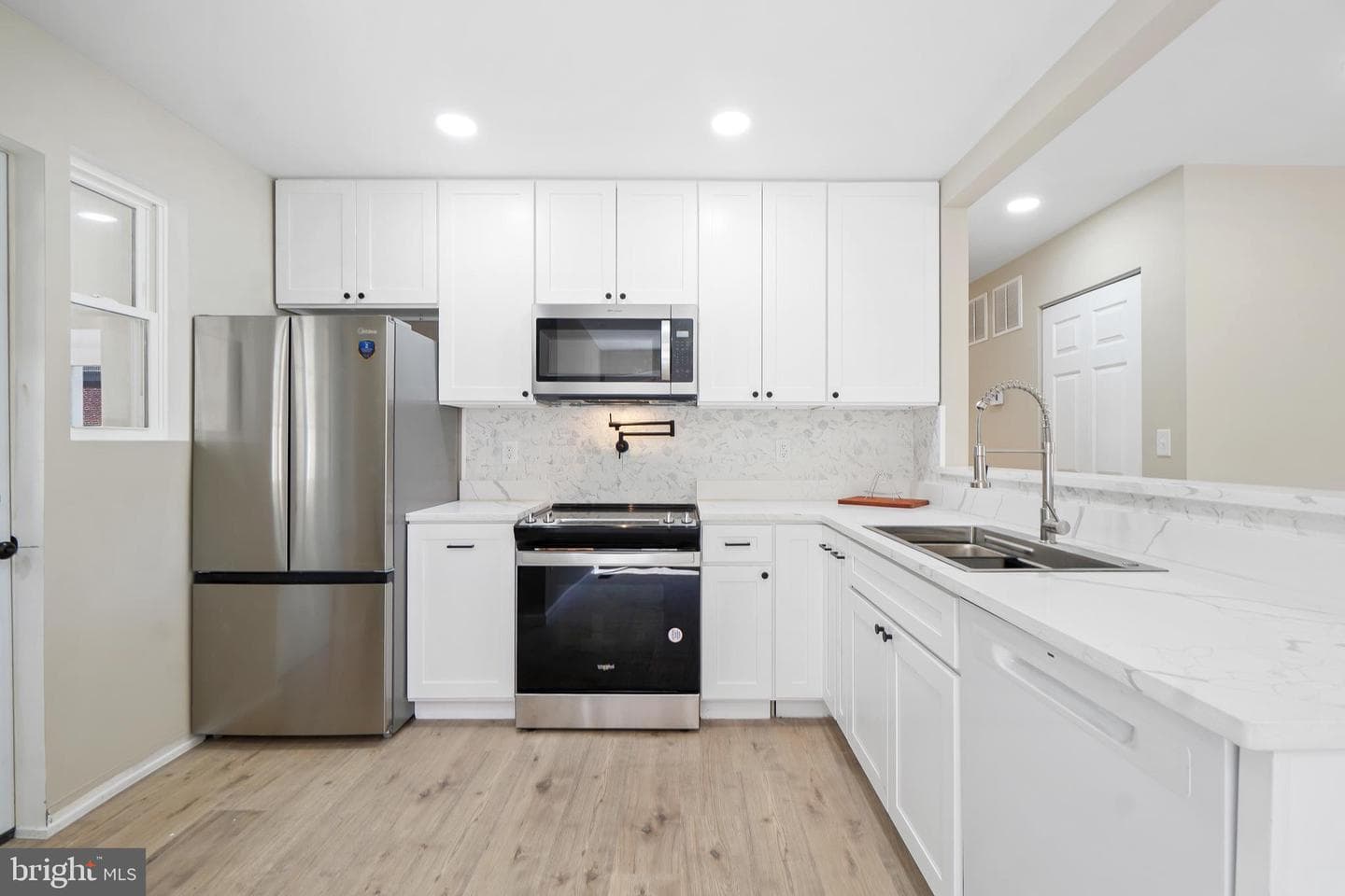 4603 Iris Place photo 8