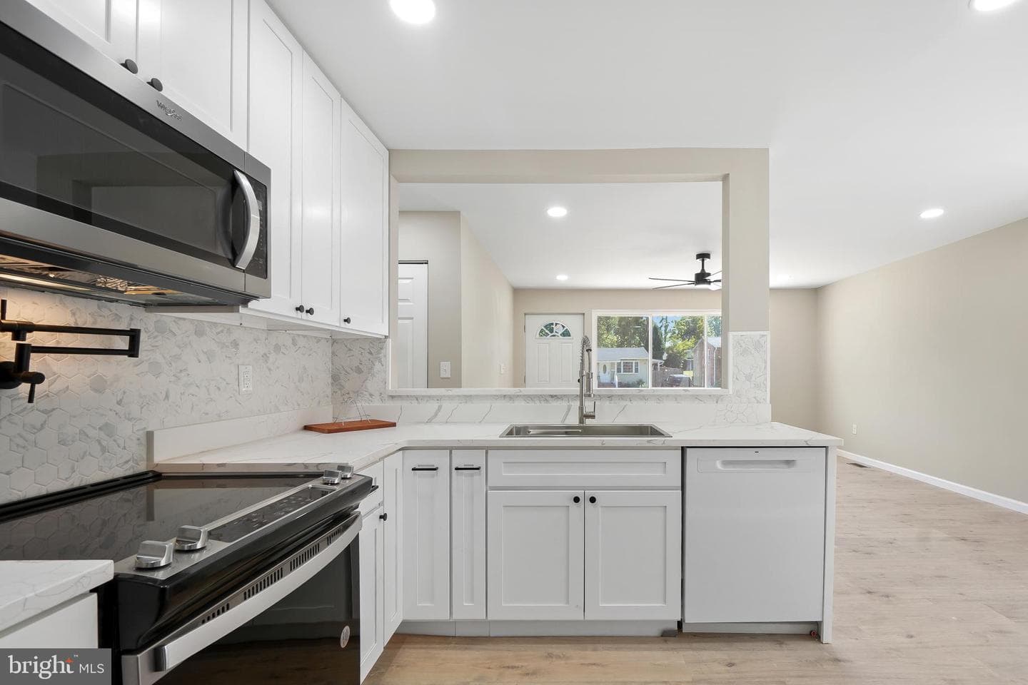 4603 Iris Place photo 9