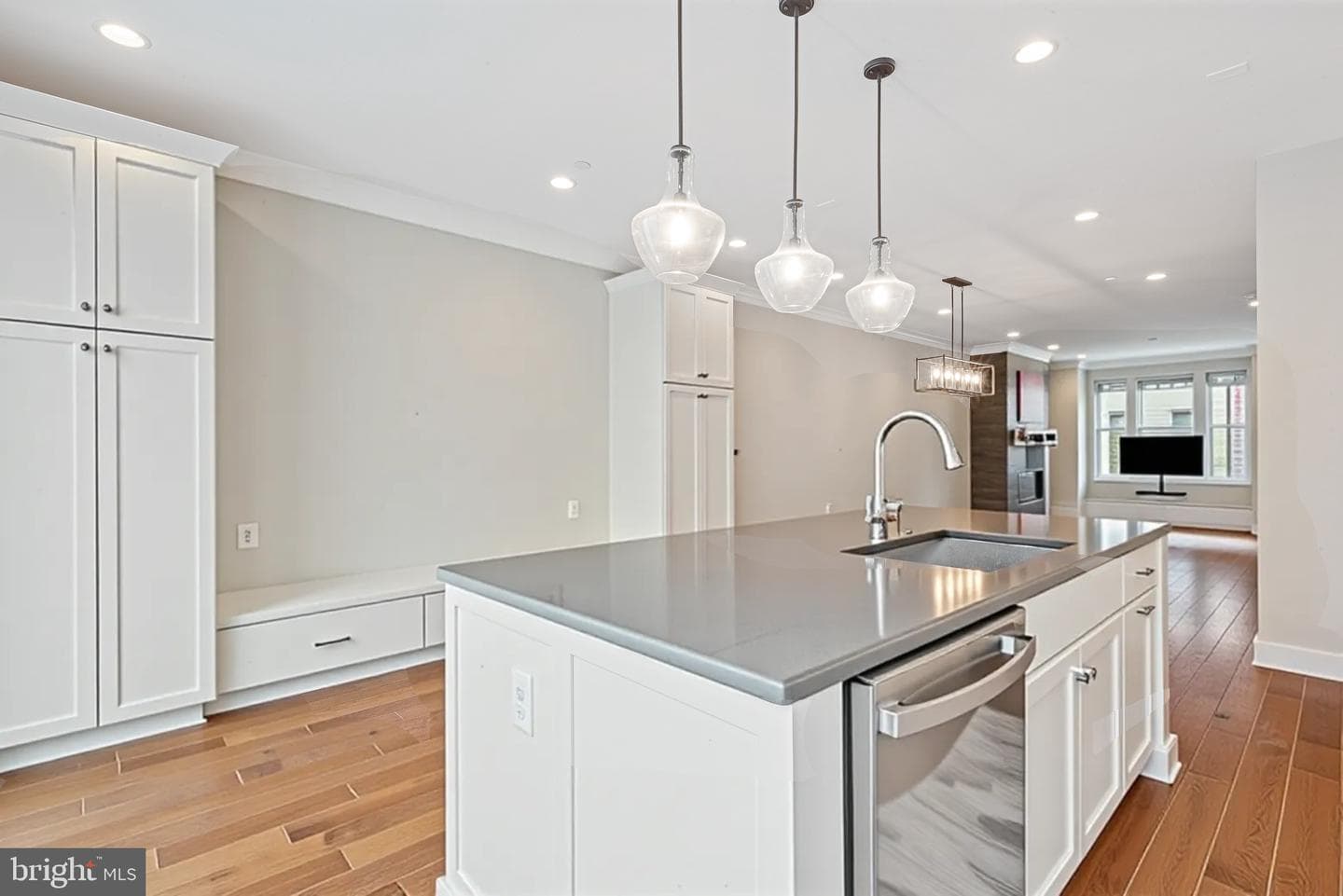 10274 Grosvenor Place photo 27