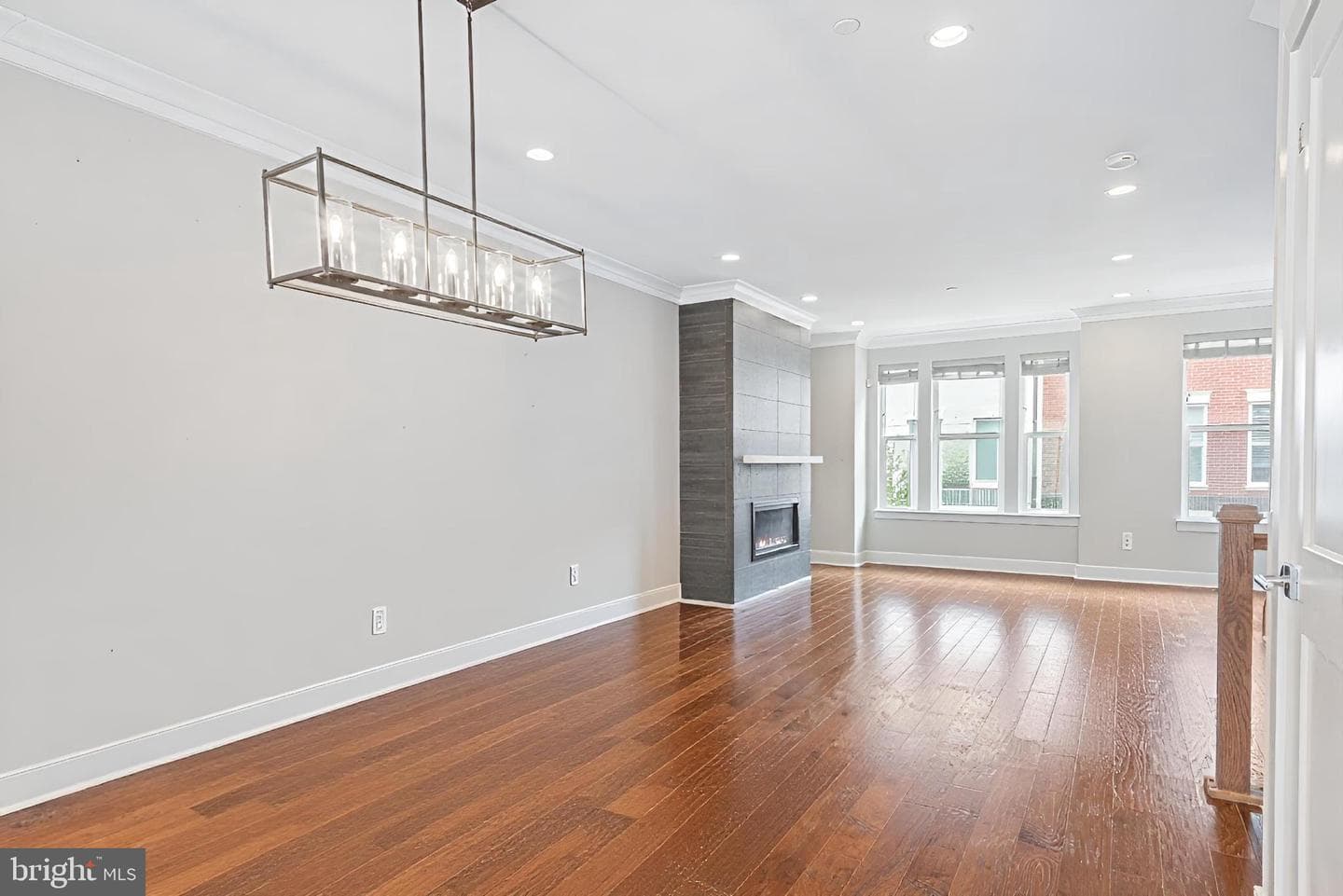 10274 Grosvenor Place photo 33