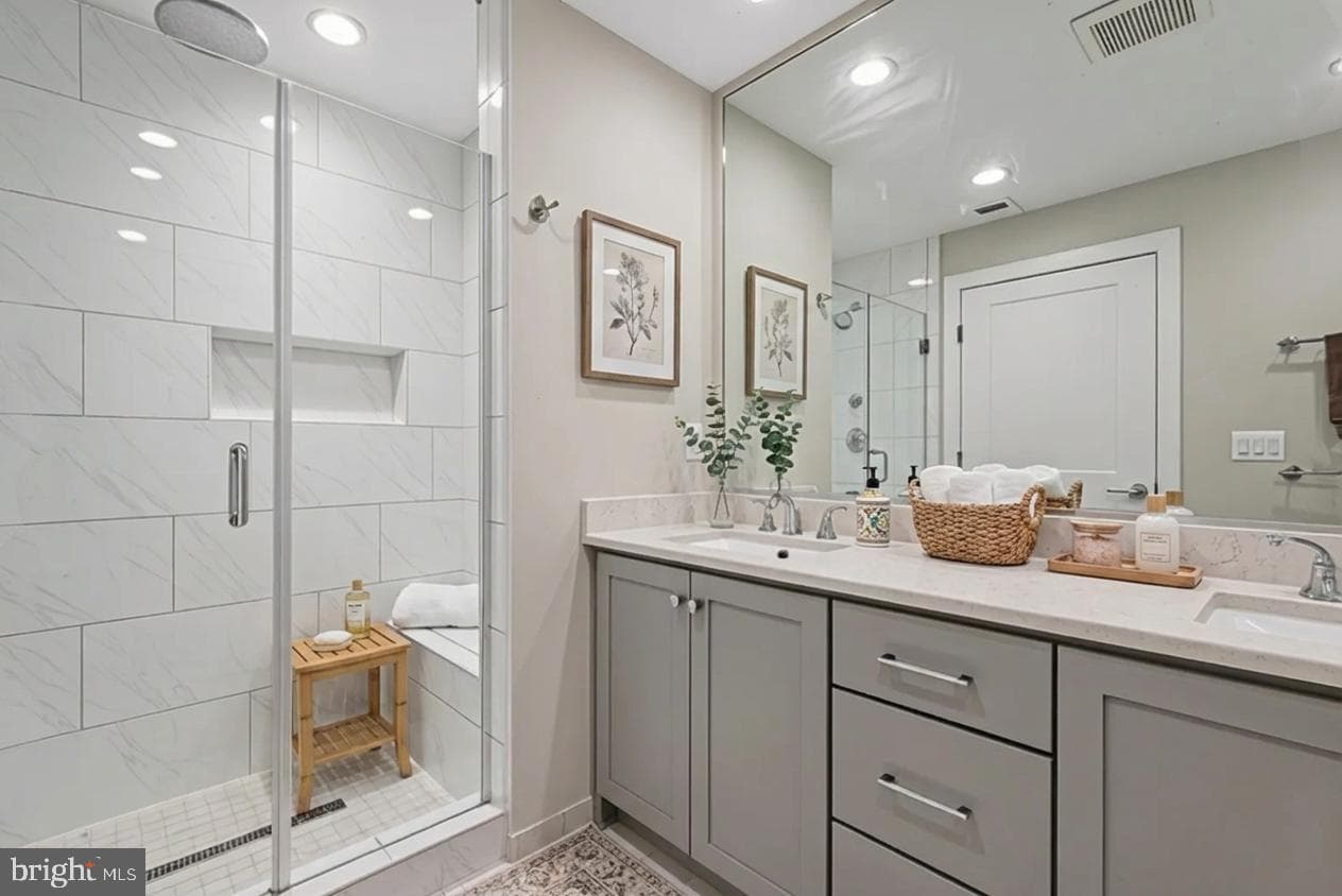 10274 Grosvenor Place photo 45