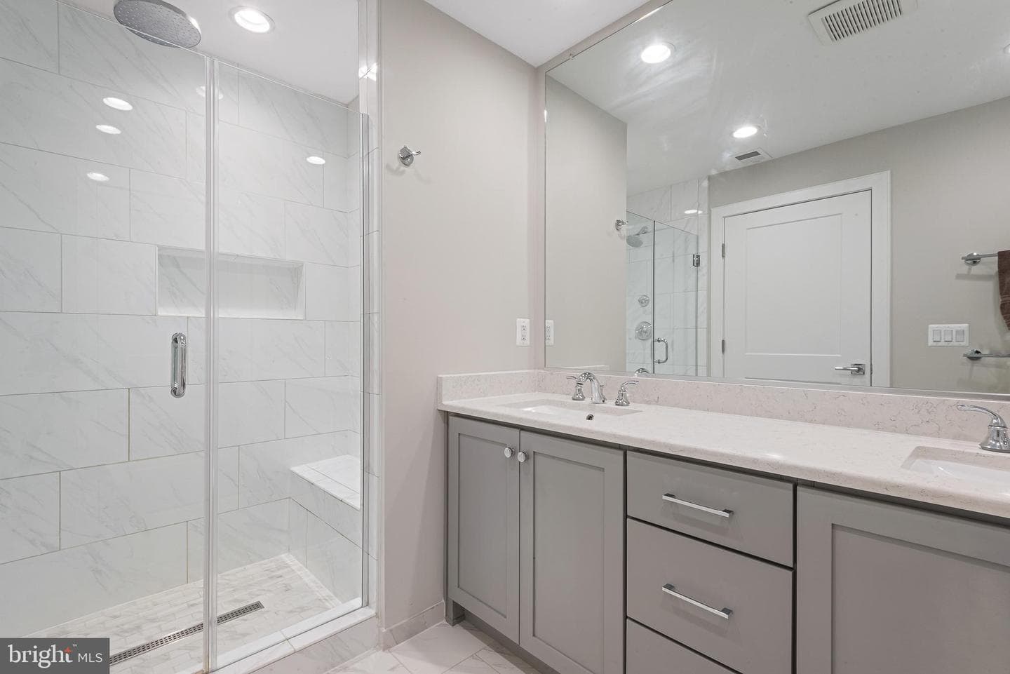 10274 Grosvenor Place photo 46